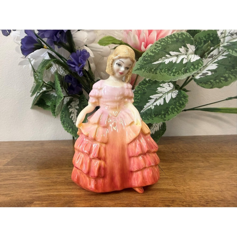 Royal Doulton Rose HN 1368 Porcelain Figurine England‎ Vintage 1940 Decor Retro